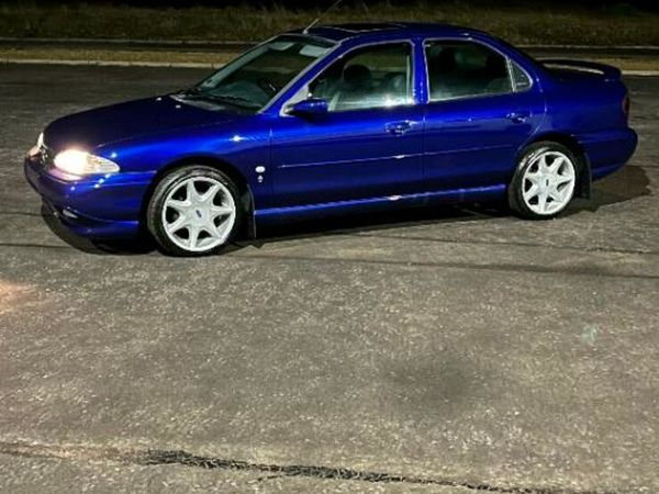 Ford Mondeo Saloon, Petrol, 1996, Blue