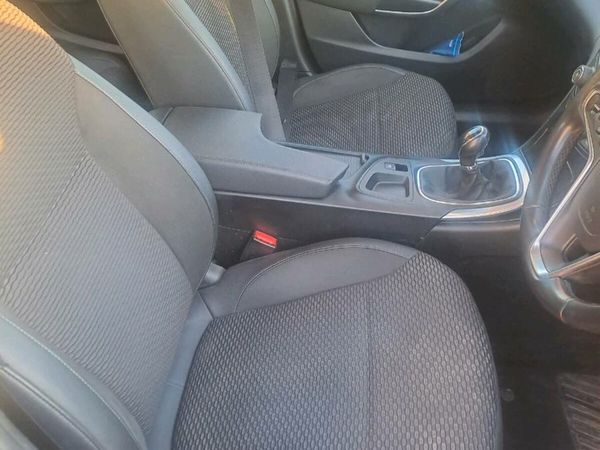 Vauxhall Insignia Hatchback, Diesel, 2015, Grey