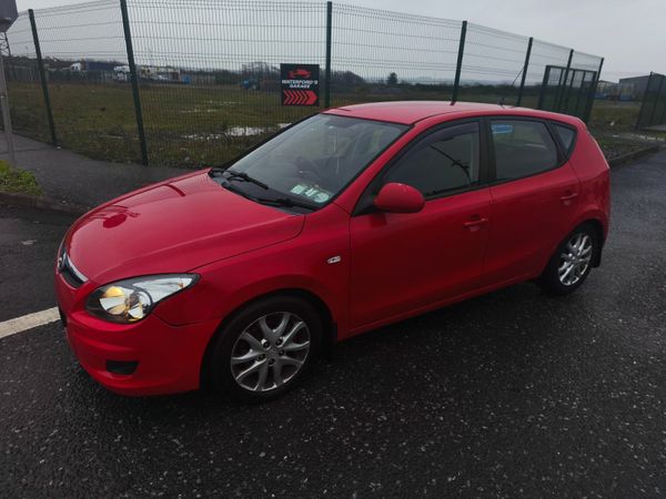Hyundai i30 Hatchback, Petrol, 2010, Red