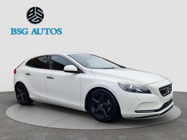 Volvo V40 Hatchback, Petrol, 2015, White