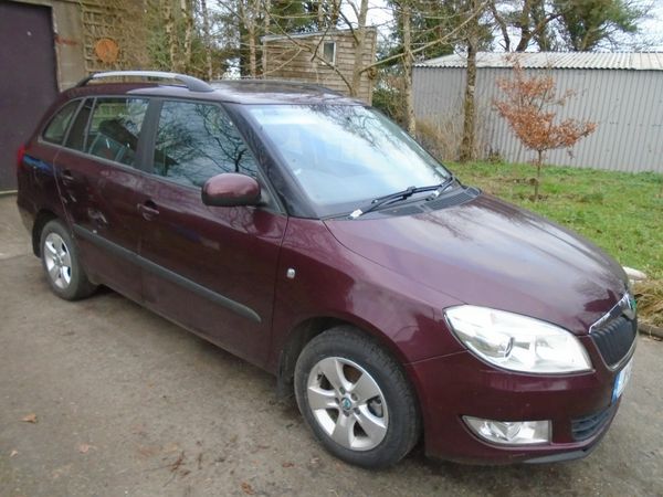 Skoda Fabia Estate/Jeep, Petrol, 2011, Red