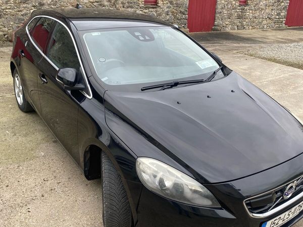 Volvo V40 Hatchback, Diesel, 2015, Black