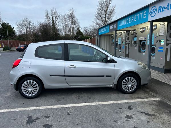 Renault Clio Hatchback, Ethanol Petrol, 2011, Silver