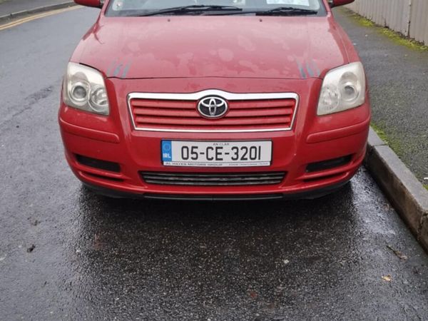 Toyota Avensis Saloon, Petrol, 2005, Red