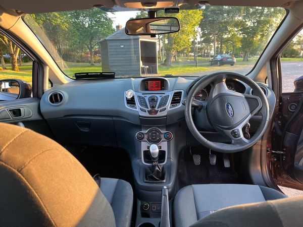 Ford Fiesta Hatchback, Diesel, 2010, Red