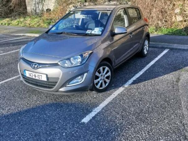 Hyundai i20 Hatchback, Petrol, 2014, Grey