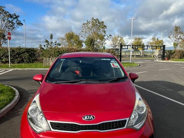 Kia Rio Hatchback, Diesel, 2015, Red
