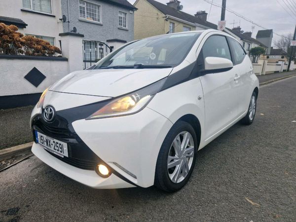 Toyota Aygo Hatchback, Petrol, 2015, White