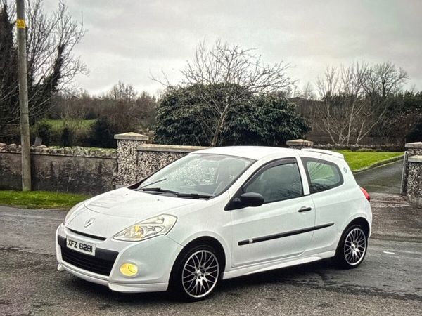 Renault Clio Hatchback, Petrol, 2009, Red