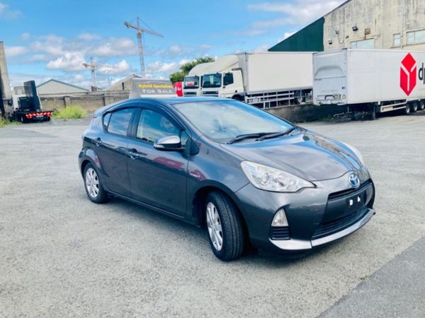 Toyota Aqua Hatchback, Petrol Hybrid, 2014, Grey