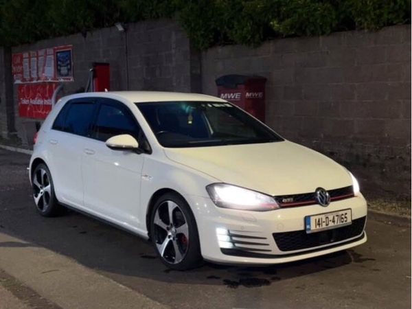 Volkswagen Golf Hatchback, Petrol, 2014, White