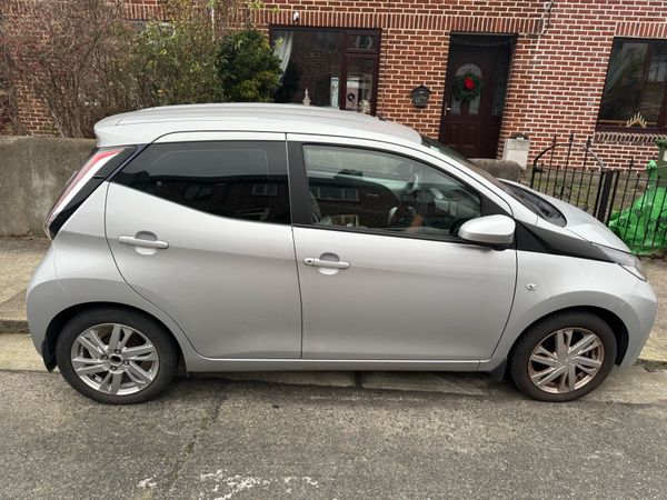 Toyota Aygo Hatchback, Petrol, 2018, Grey