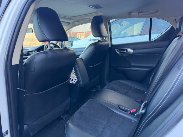 Lexus CT Hatchback, Petrol Hybrid, 2016, White