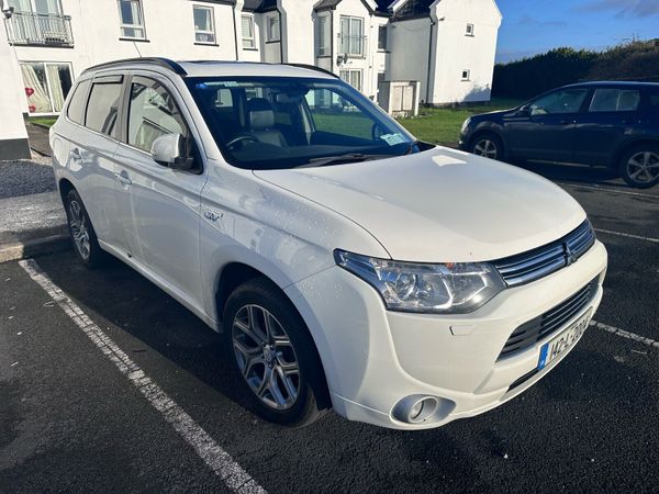 Mitsubishi Outlander SUV, Petrol Plug-in Hybrid, 2014, White