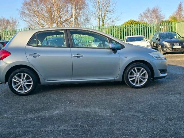 Toyota Auris Hatchback, Diesel, 2009, Silver