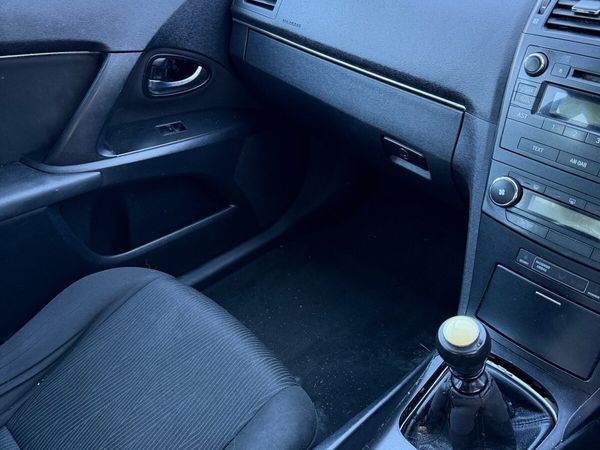 Toyota Avensis Saloon, Diesel, 2009, Grey