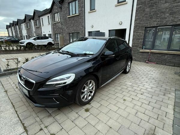 Volvo V40 Hatchback, Petrol, 2016, Black