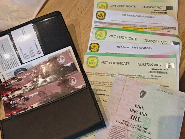 Vauxhall Insignia Hatchback, Diesel, 2010, Black