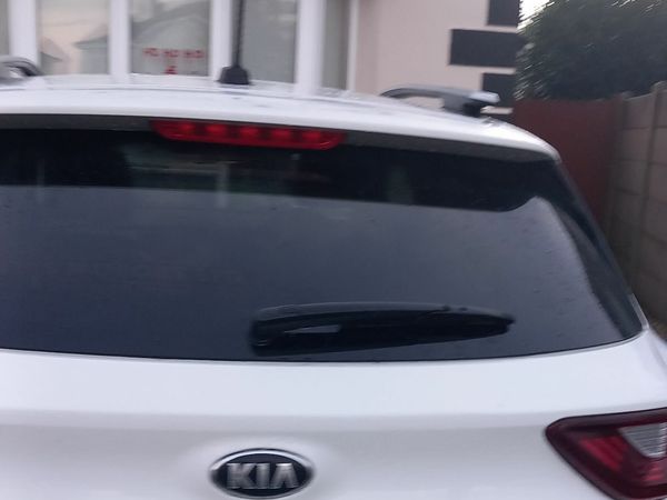 Kia Stonic Estate/Jeep, Diesel, 2017, White