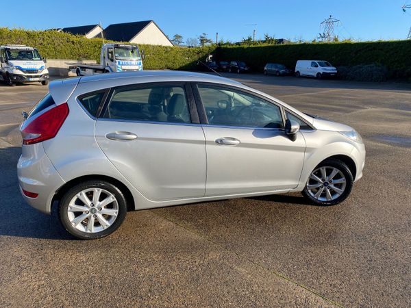Ford Fiesta Hatchback, Petrol, 2011, Silver