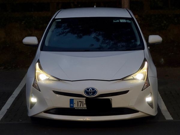Toyota Prius Hatchback, Petrol Hybrid, 2017, White