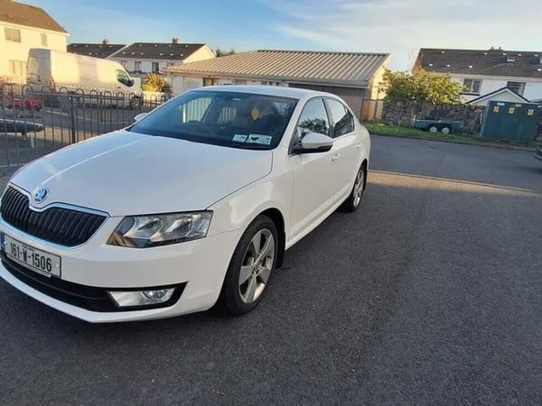 Skoda Octavia Saloon, Diesel, 2016, White