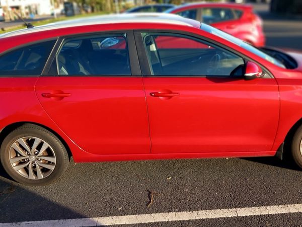 Hyundai i30 Estate/Jeep, Diesel, 2018, Red