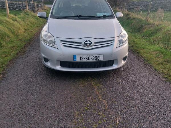 Toyota Auris Hatchback, Diesel, 2012, Silver