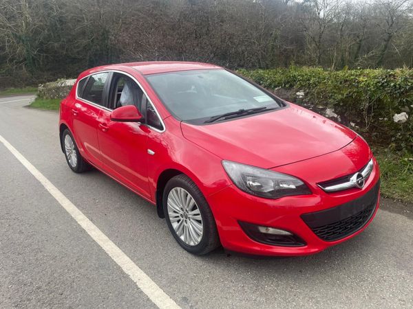 Opel Astra Hatchback, Petrol, 2015, Red