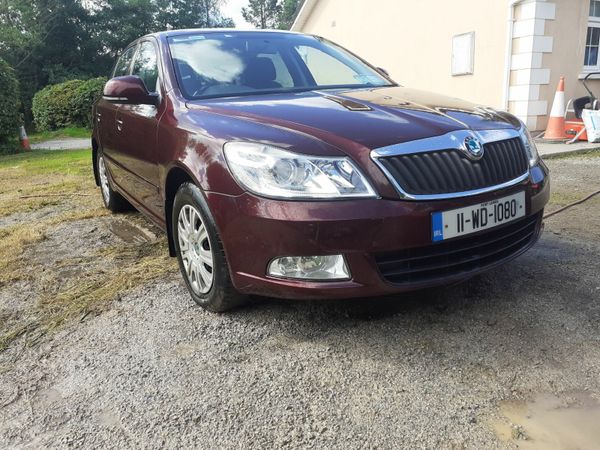 Skoda Octavia Hatchback, Petrol, 2011, Red