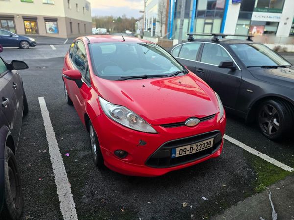 Ford Fiesta Hatchback, Petrol, 2009, Red