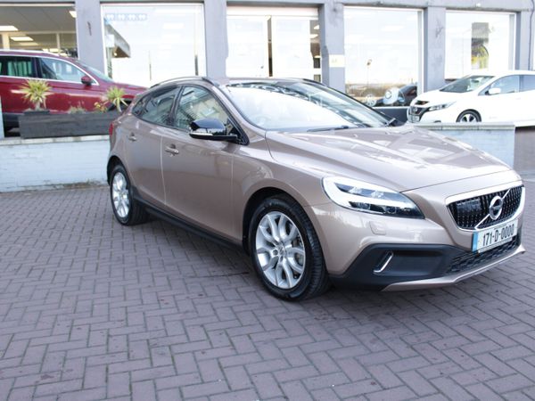 Volvo V40 Hatchback, Diesel, 2017, Brown