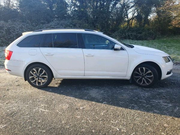 Skoda Octavia Estate, Diesel, 2017, White