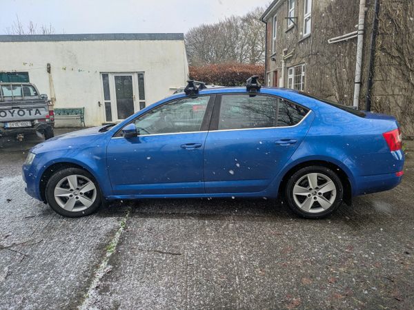Skoda Octavia Saloon, Diesel, 2015, Blue