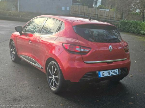 Renault Clio Hatchback, Petrol, 2016, Red