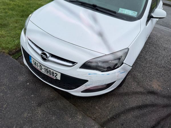 Vauxhall Insignia Hatchback, Diesel, 2012, White