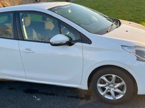 Peugeot 208 Hatchback, Petrol, 2018, White