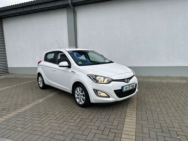 Hyundai i20 Hatchback, Petrol, 2014, White