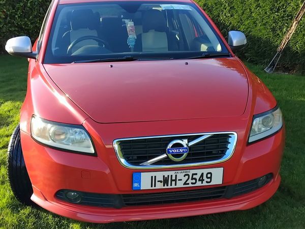 Volvo S40 Saloon, Diesel, 2011, Red