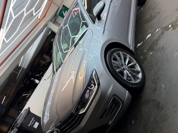 Volkswagen Passat Saloon, Petrol Plug-in Hybrid, 2018, Silver