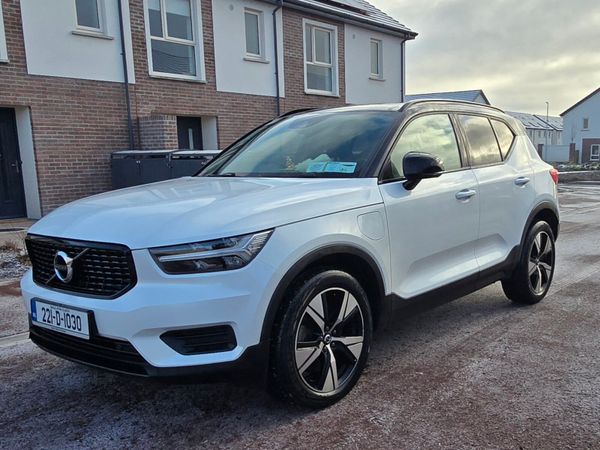 Volvo XC40 Estate/Jeep, Petrol Plug-in Hybrid, 2022, White