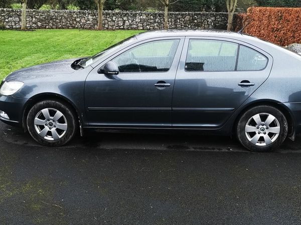 Skoda Octavia Saloon, Diesel, 2011, Grey