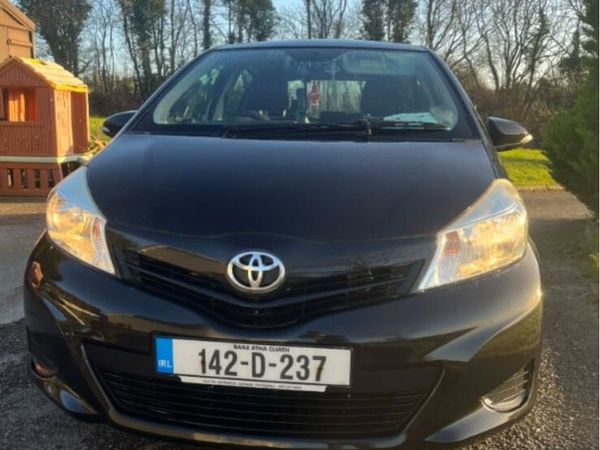 Toyota Yaris Hatchback, Petrol, 2014, Black