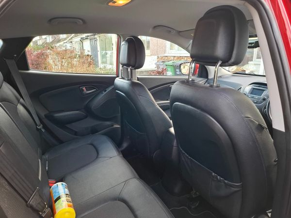 Hyundai ix35 SUV, Diesel, 2015, Red