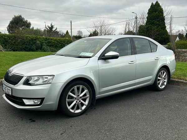 Skoda Octavia Hatchback, Petrol, 2017, Grey