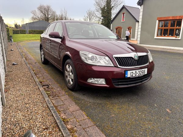Skoda Octavia Saloon, Diesel, 2012, Red