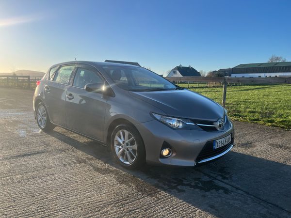 Toyota Auris Hatchback, Diesel, 2013, Bronze