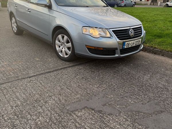 Volkswagen Passat Saloon, Petrol, 2006, Blue