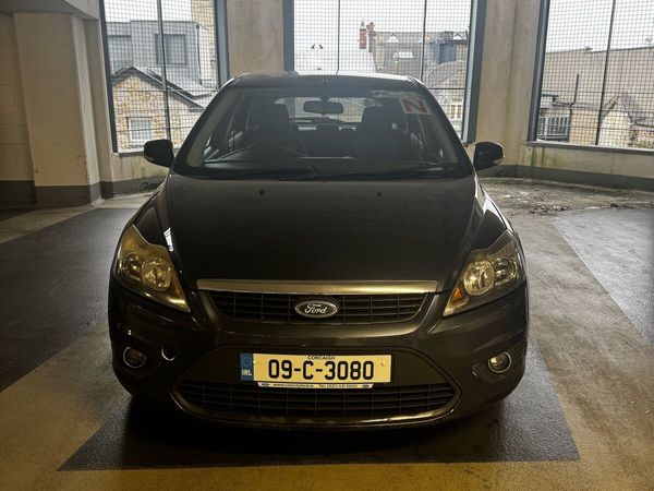 Ford Focus Hatchback, Petrol, 2009, Grey