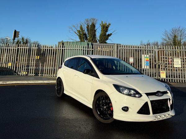 Ford Focus Hatchback, Diesel, 2014, White